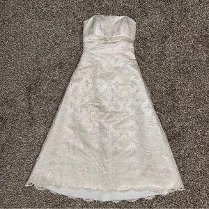 David's Bridal Strapless All Over Lace Tea Length A-Line Ivory Wedding Dress 6